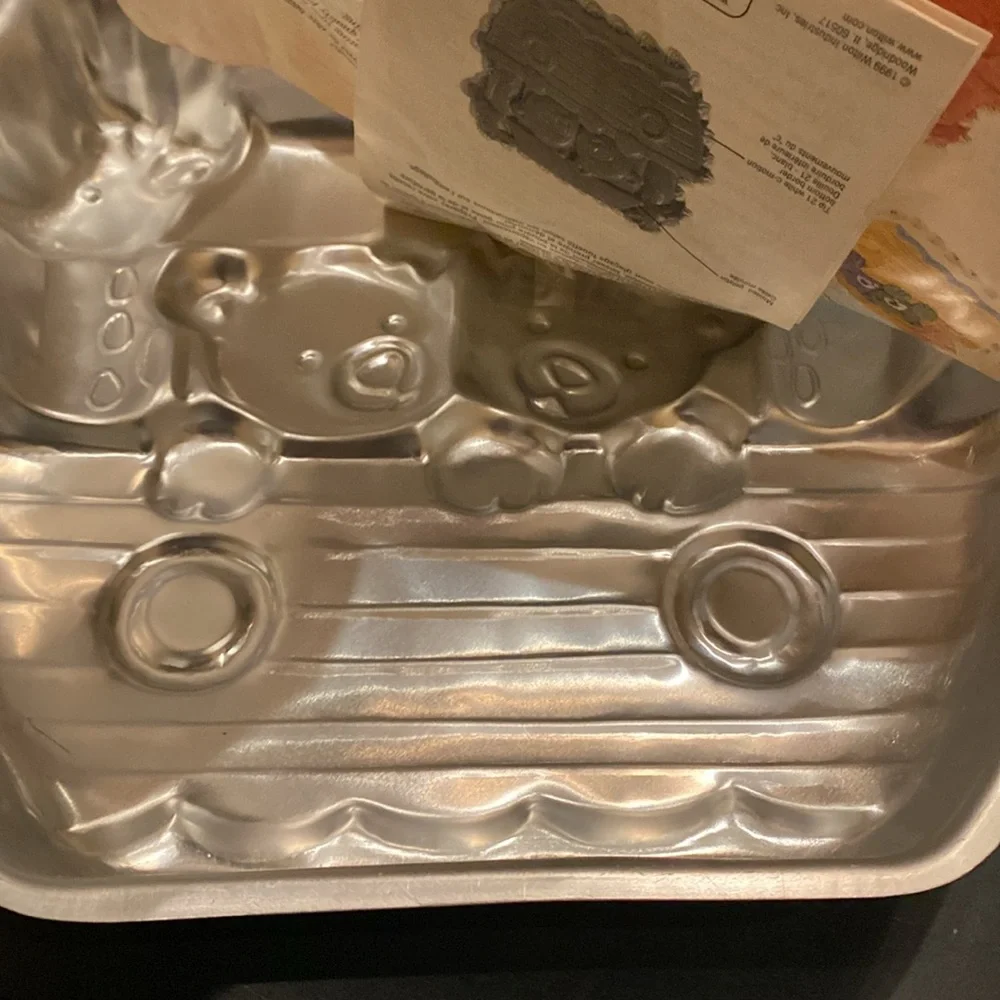 Wilton Noah’s Ark aluminum cake pan baby’s birthday baby shower w/ instructions
